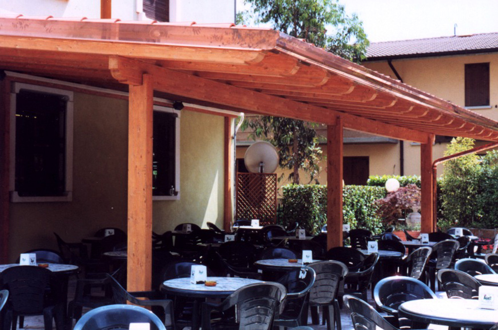 Gazebo in legno lamellare per ristorante tendasol