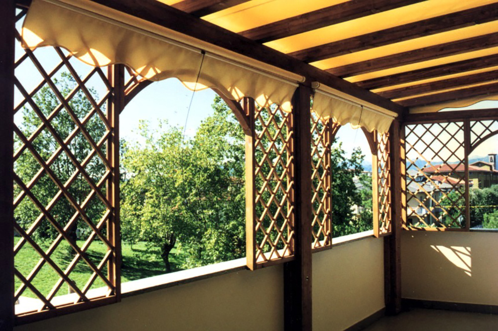 Gazebo in legno lamellare da terrazzo e balcone con tenda per sole