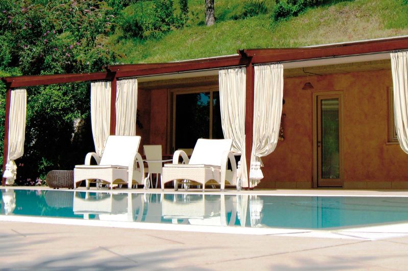 Pergole in Legno Wood Tecnic bordo piscina