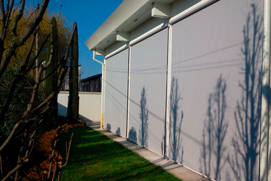 Tenda da sole a caduta con cassonetto per garage e car parking