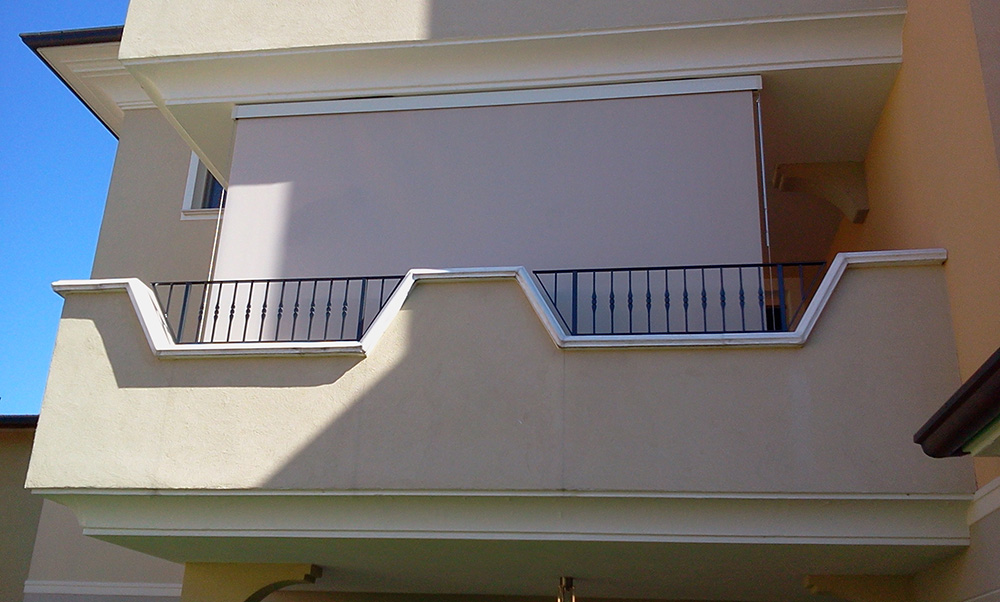 Tenda da sole a rullo con cavi per balcone 