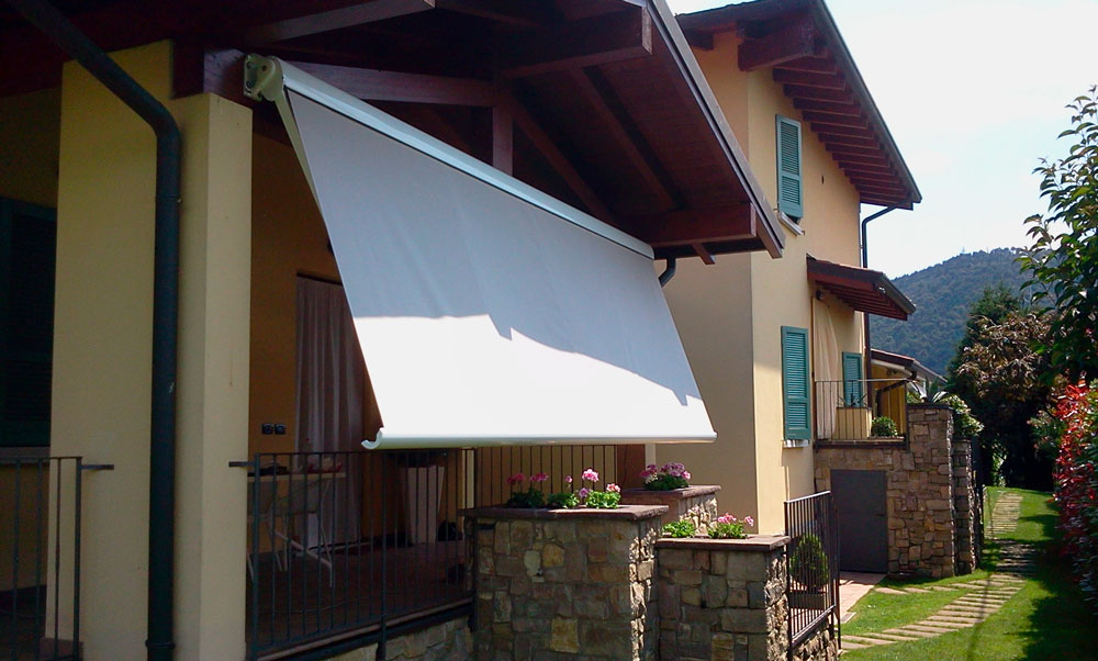 Tenda da sole a cassonetto standard colore chiaro