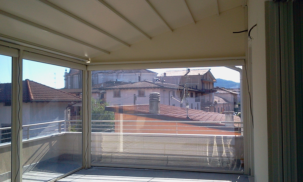 Veranda in alluminio su balcone o terrazza